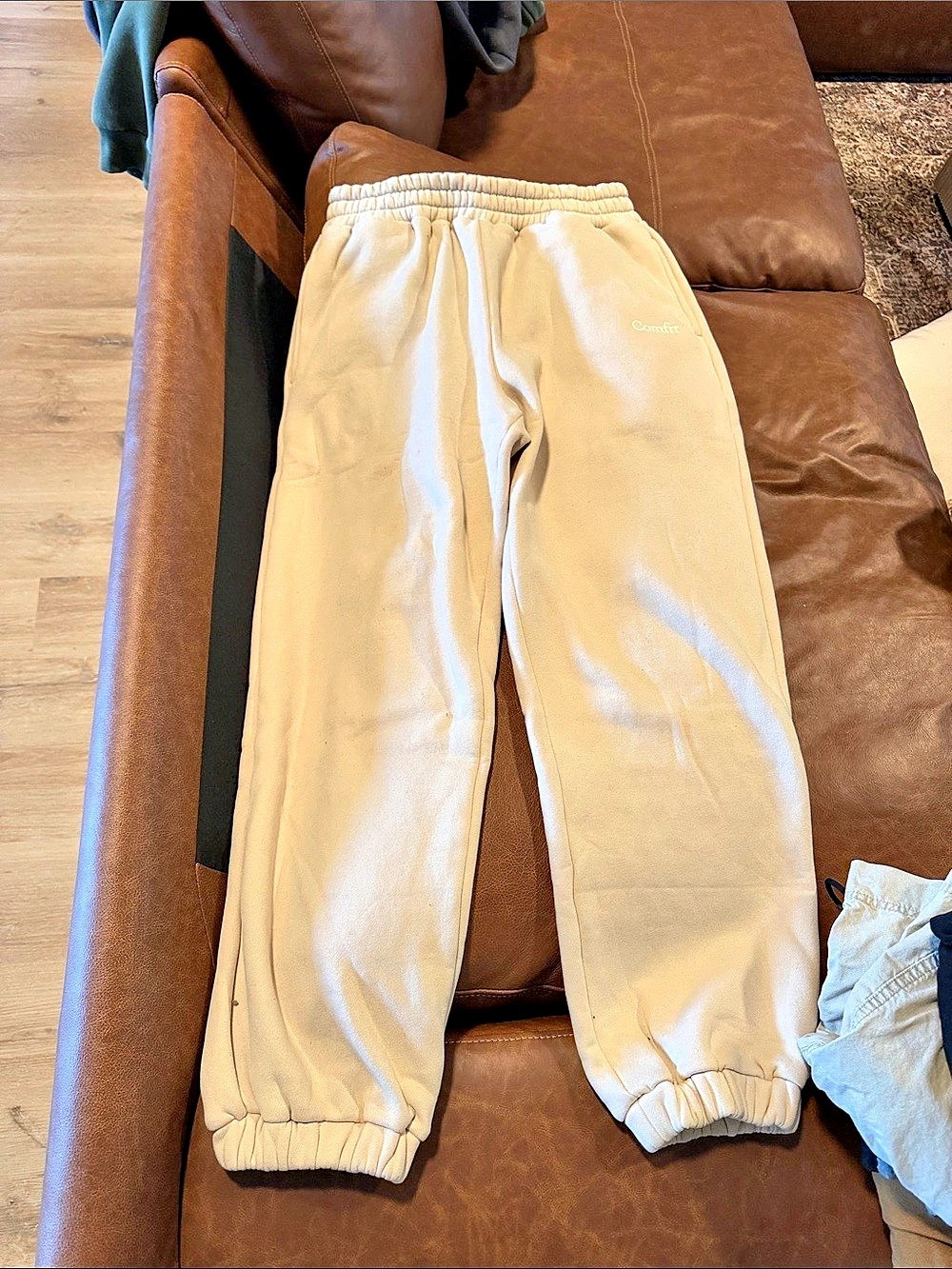 Comfrt Signature Sweatpants Joggers in Cream Large